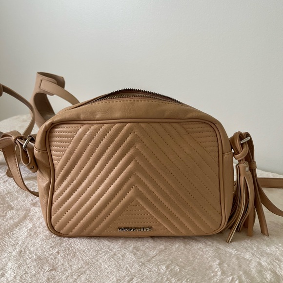 Dream Pairs EUC Nude kitten heel pumps with small handbag. - Picture 6 of 14